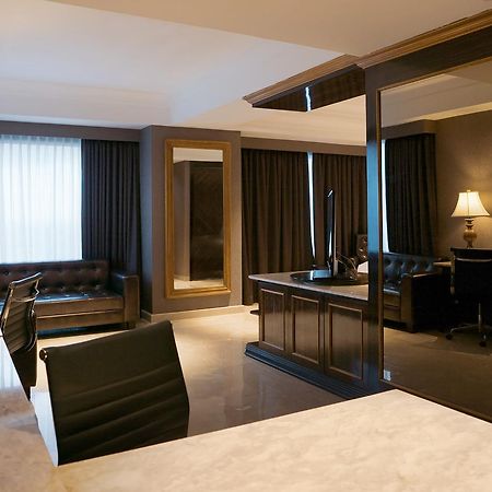 Myko Hotel & Convention Center Makassar Buitenkant foto