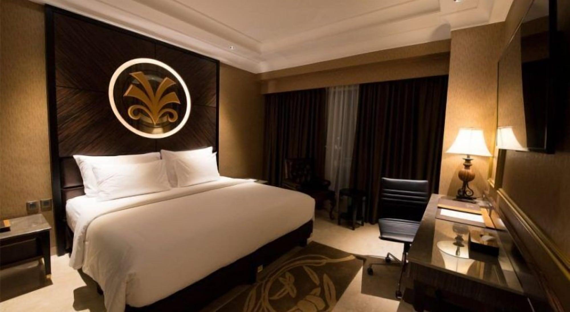 Myko Hotel & Convention Center Makassar Buitenkant foto
