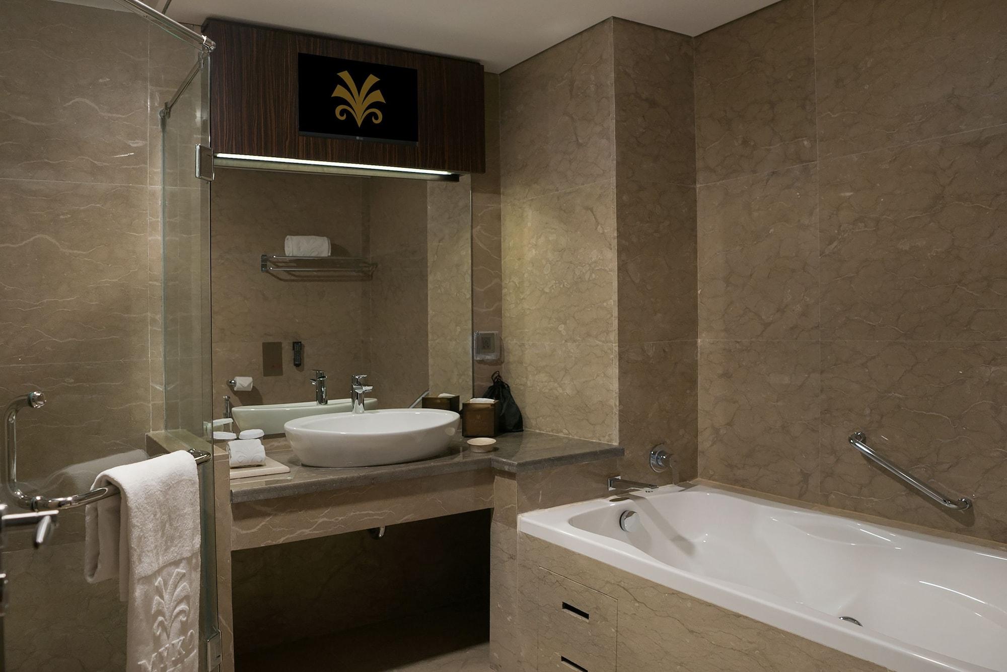 Myko Hotel & Convention Center Makassar Buitenkant foto