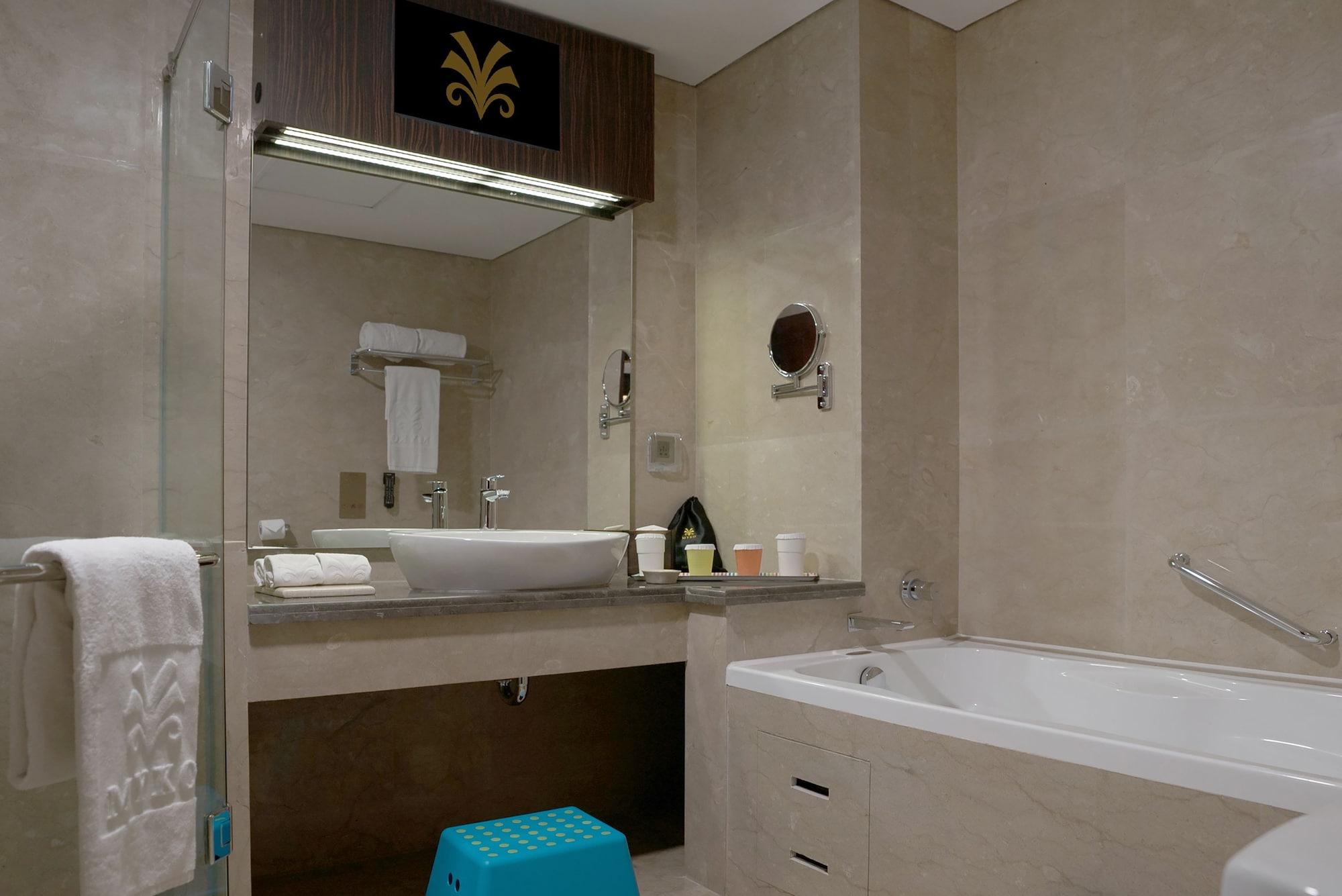 Myko Hotel & Convention Center Makassar Buitenkant foto