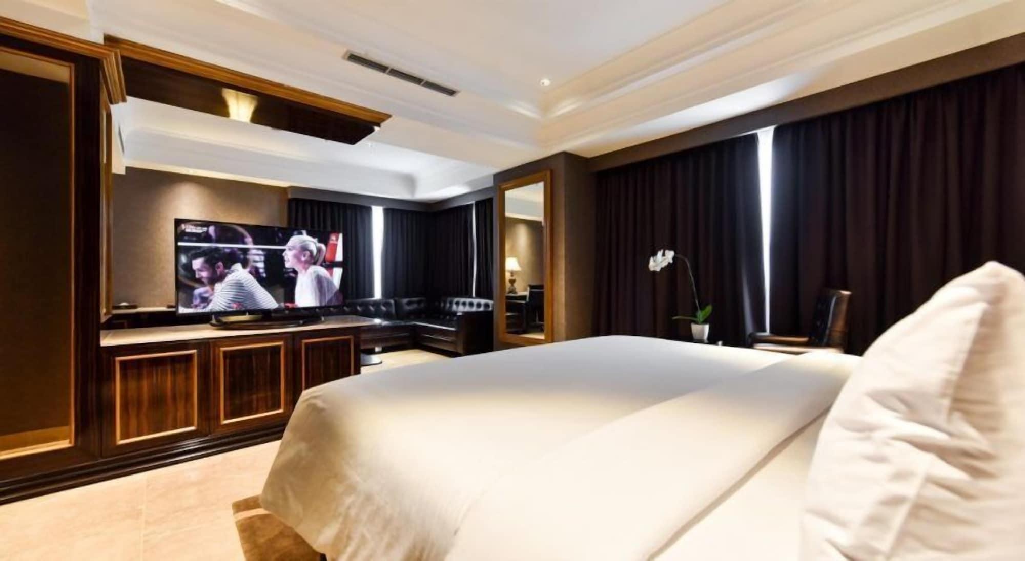 Myko Hotel & Convention Center Makassar Buitenkant foto