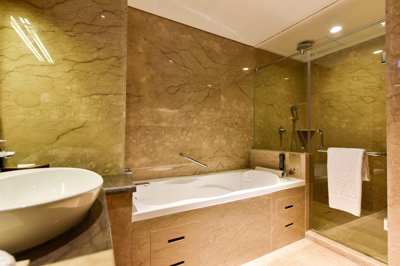 Myko Hotel & Convention Center Makassar Buitenkant foto