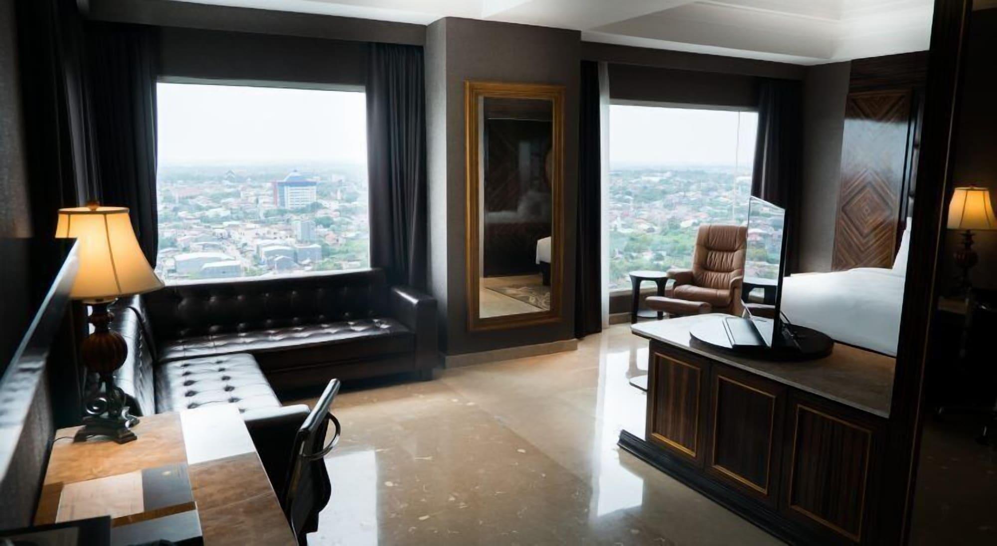 Myko Hotel & Convention Center Makassar Buitenkant foto