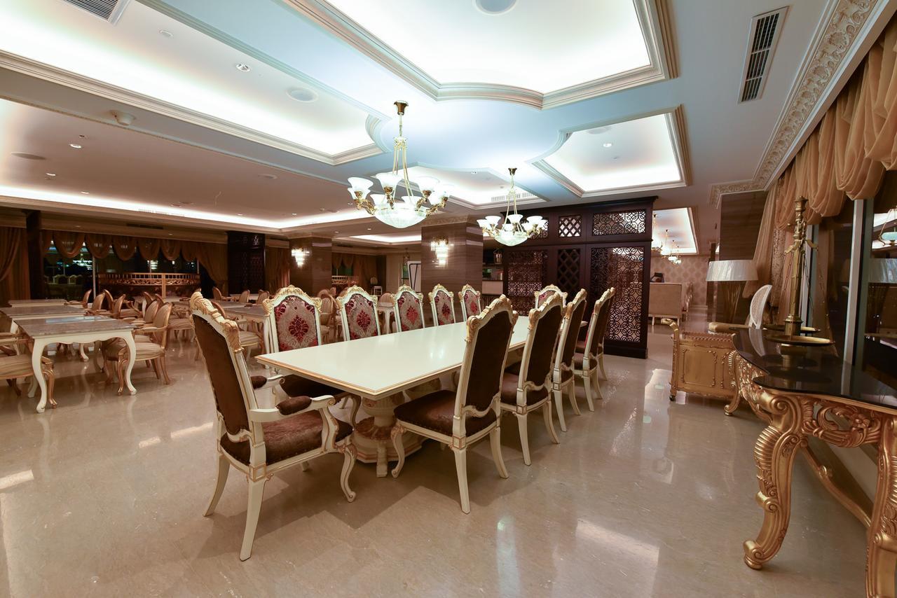 Myko Hotel & Convention Center Makassar Buitenkant foto
