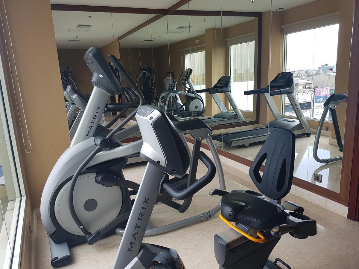 Myko Hotel & Convention Center Makassar Buitenkant foto