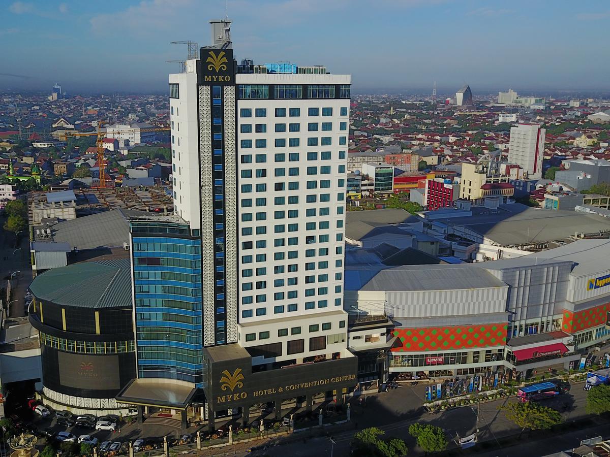 Myko Hotel & Convention Center Makassar Buitenkant foto