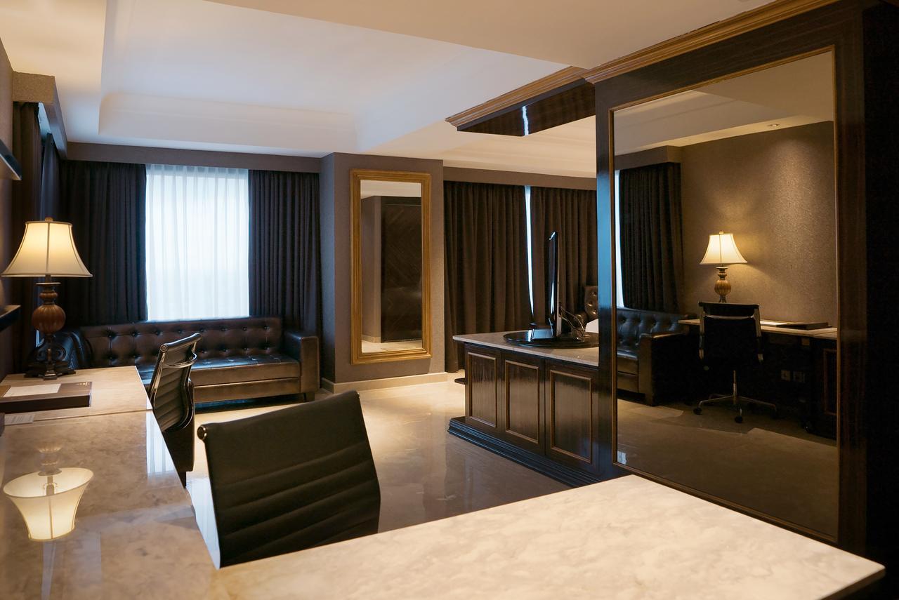 Myko Hotel & Convention Center Makassar Buitenkant foto