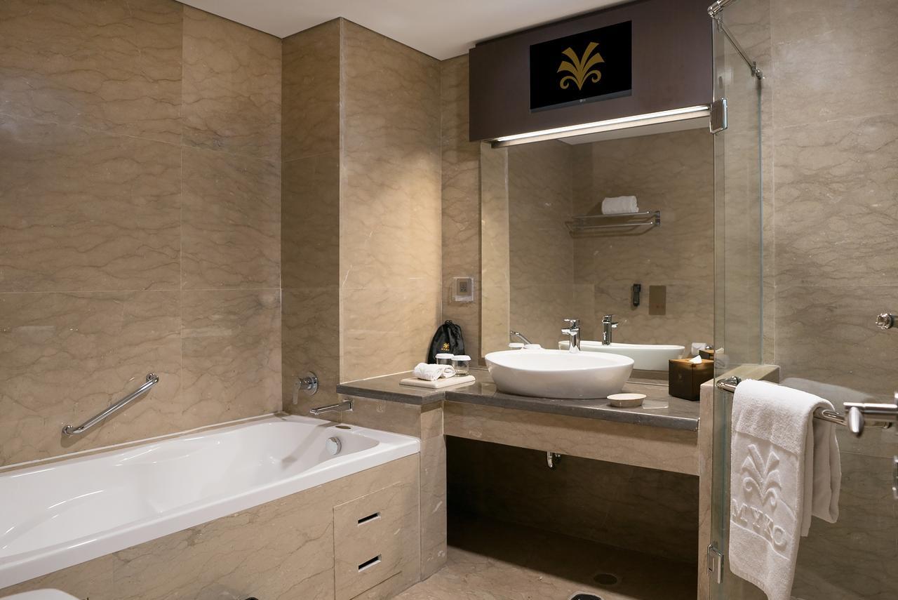 Myko Hotel & Convention Center Makassar Buitenkant foto
