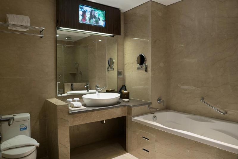 Myko Hotel & Convention Center Makassar Buitenkant foto