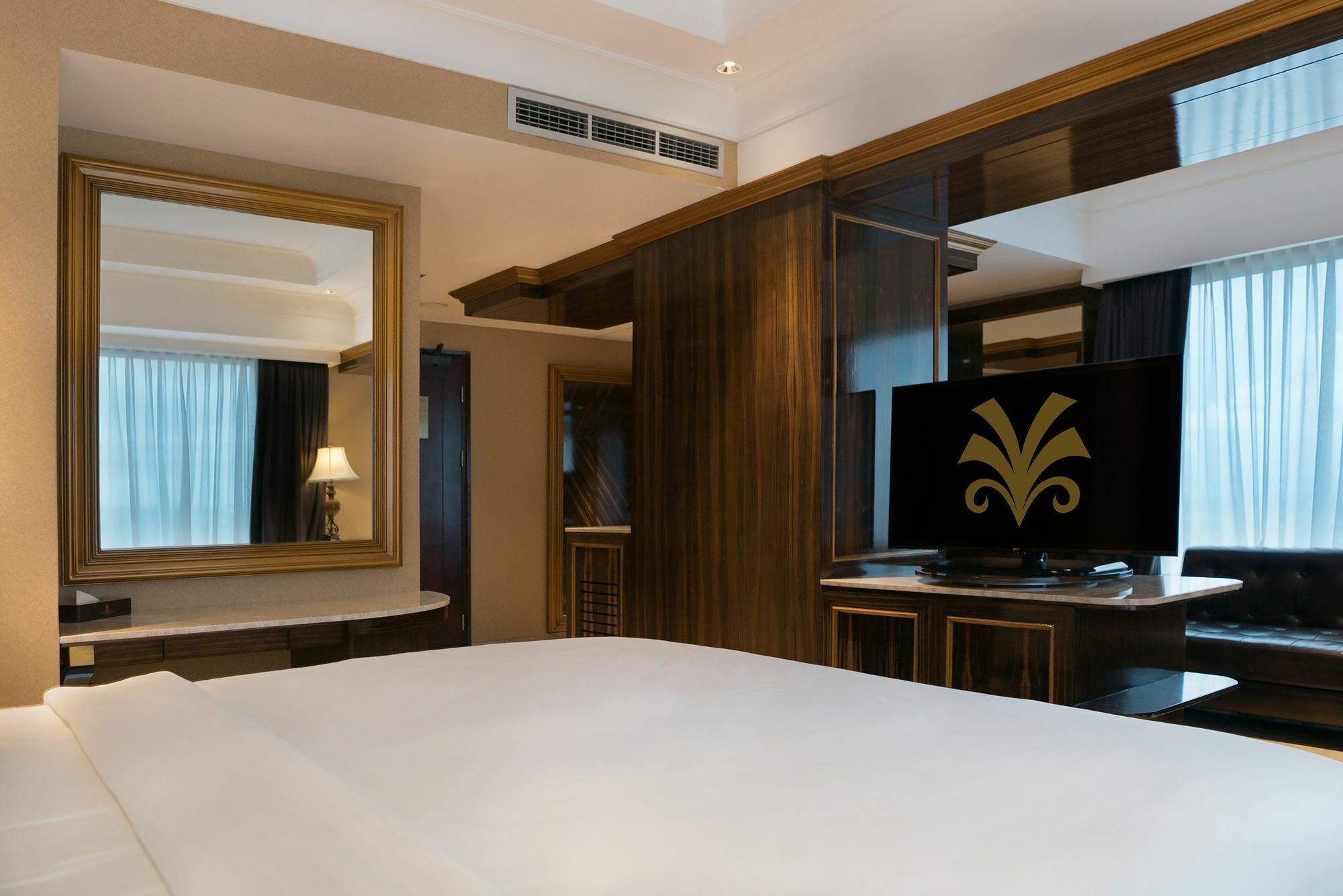 Myko Hotel & Convention Center Makassar Buitenkant foto