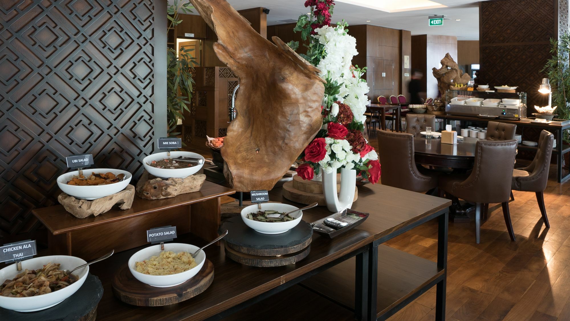 Myko Hotel & Convention Center Makassar Buitenkant foto